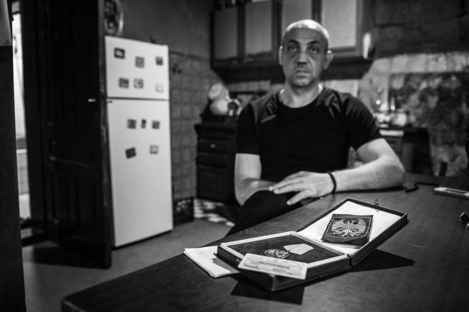 „Rat, teroristi, ranjavanje. Na Kosovu je bio pakao” – Milan Ćirić je sa 22 godine postao vojni invalid. Geleri u glavi još ga ugrožavaju!