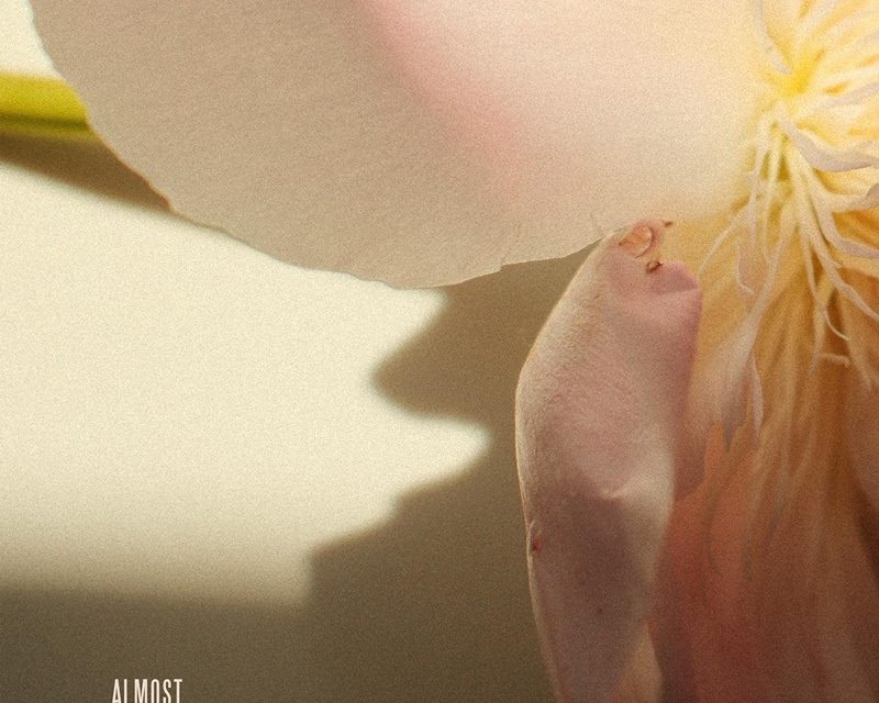 Lewis Capaldi vraća se s novim emotivnim singlom „Almost”, EP „Survive“ stiže 14. novembra