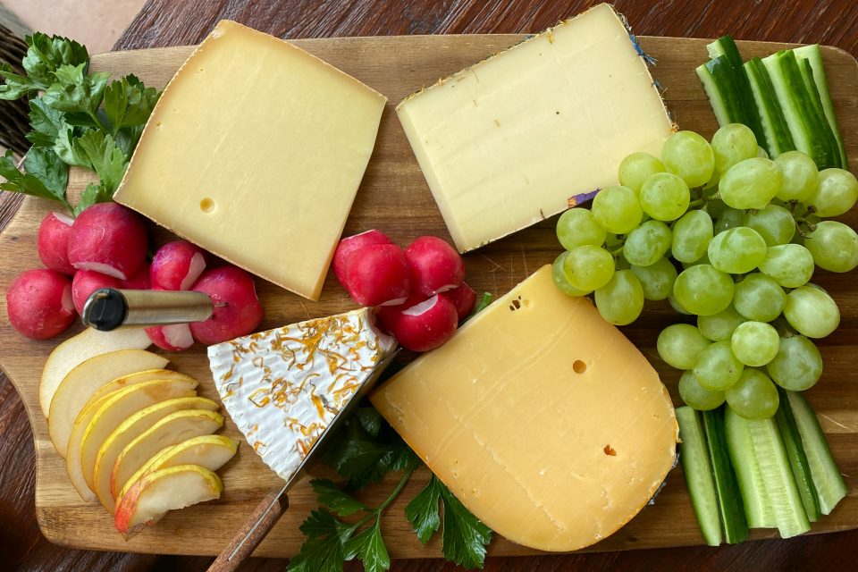 Sir koji mnogi obožavaju može da bude katastrofalan za holesterol - Šta savetuju nutricionisti?