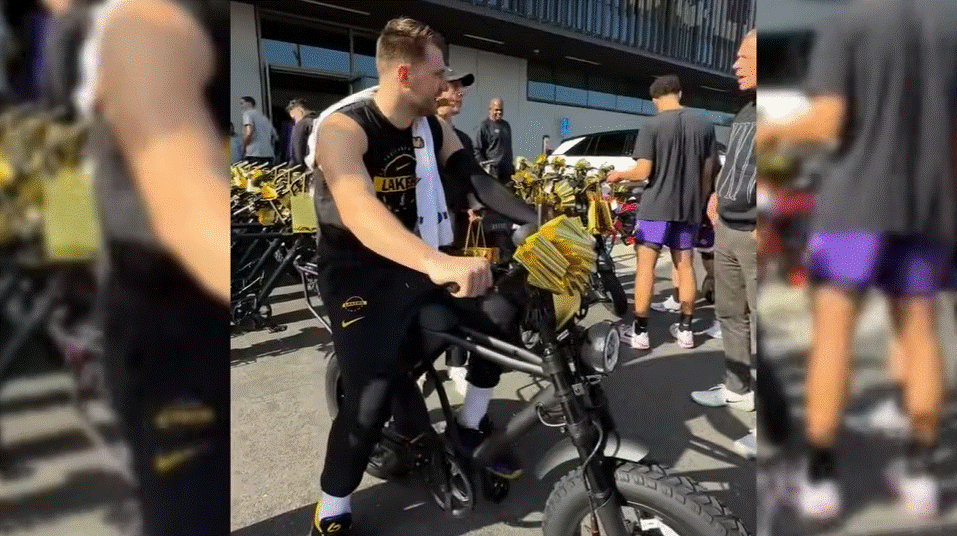 Dončić u prazničnom raspoloženju