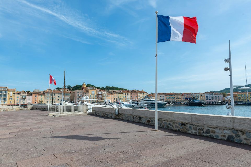 Poslednji ispraćaj Brižit Bardo: Sen Trope prepun ljudi, fanovi odaju počast glumici